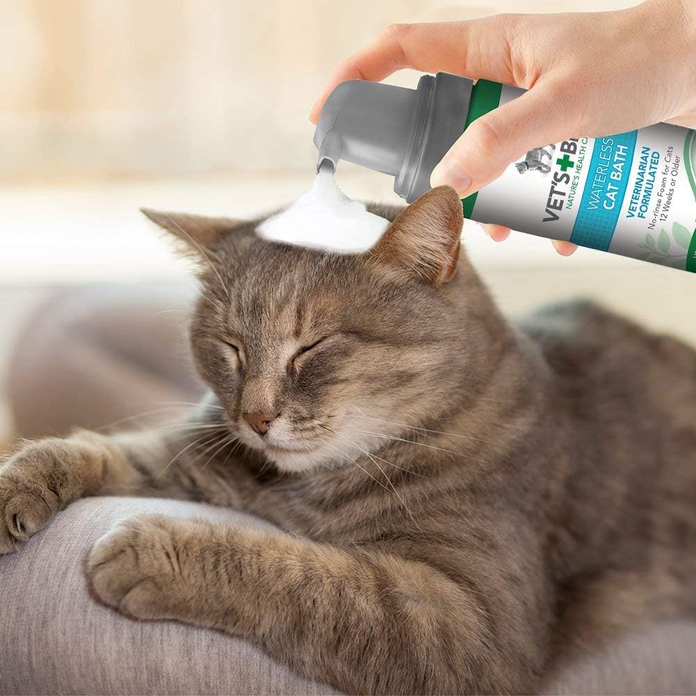 Vet's Best Waterless Cat Bath, No Rinse Waterless Dry Shampoo for Cats