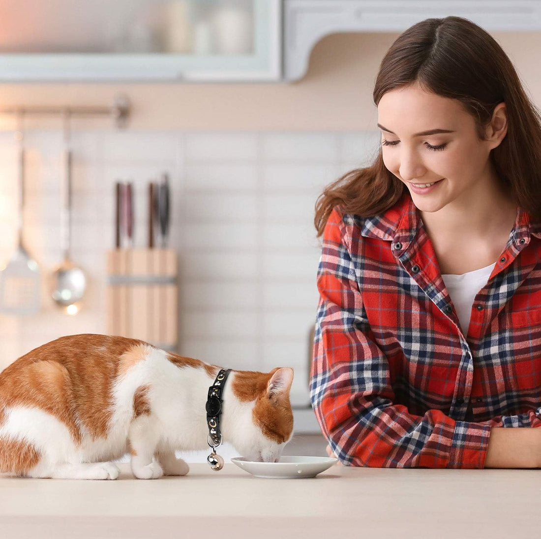 Baeuppit 2PCS Breakaway Cat Collars with Bell Cute Kitty Glow in