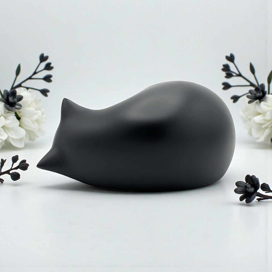 Comemori Sleeping cat Funeral urn, Black