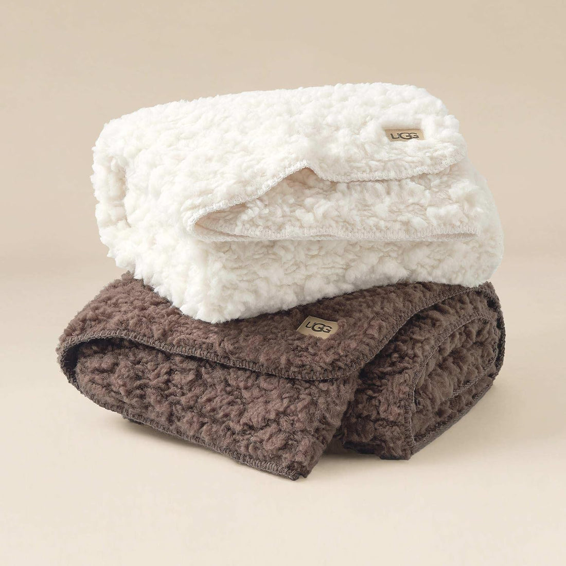UGG Shira Pet Throw, Reversible, 50" x 40", White (Snow)