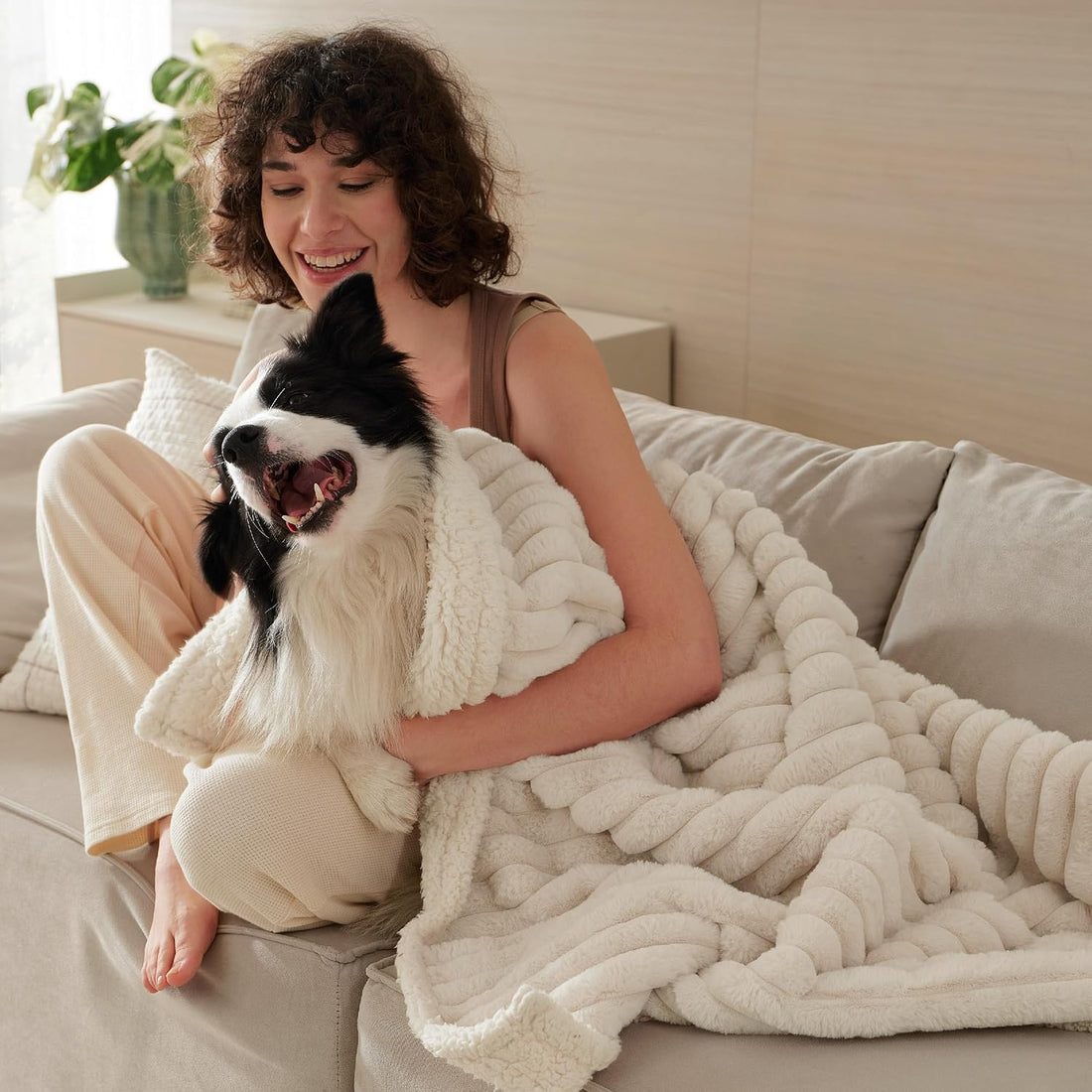Bedsure ComfyFleece™ Waterproof Dog Blankets for Large Dogs