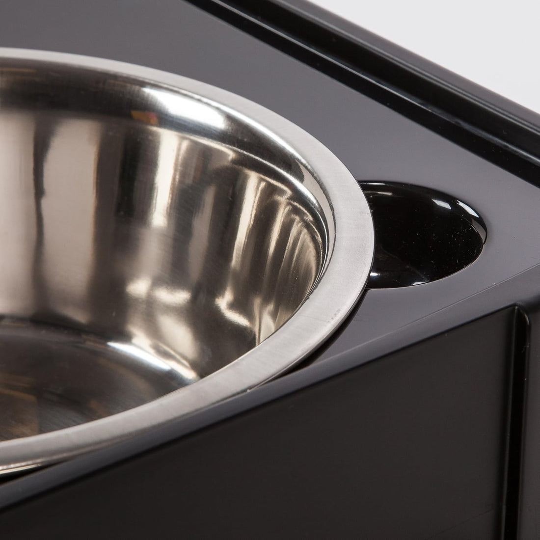 IRIS USA Dog Bowls Elevated with Storage, 15" H Raised Feeding Station