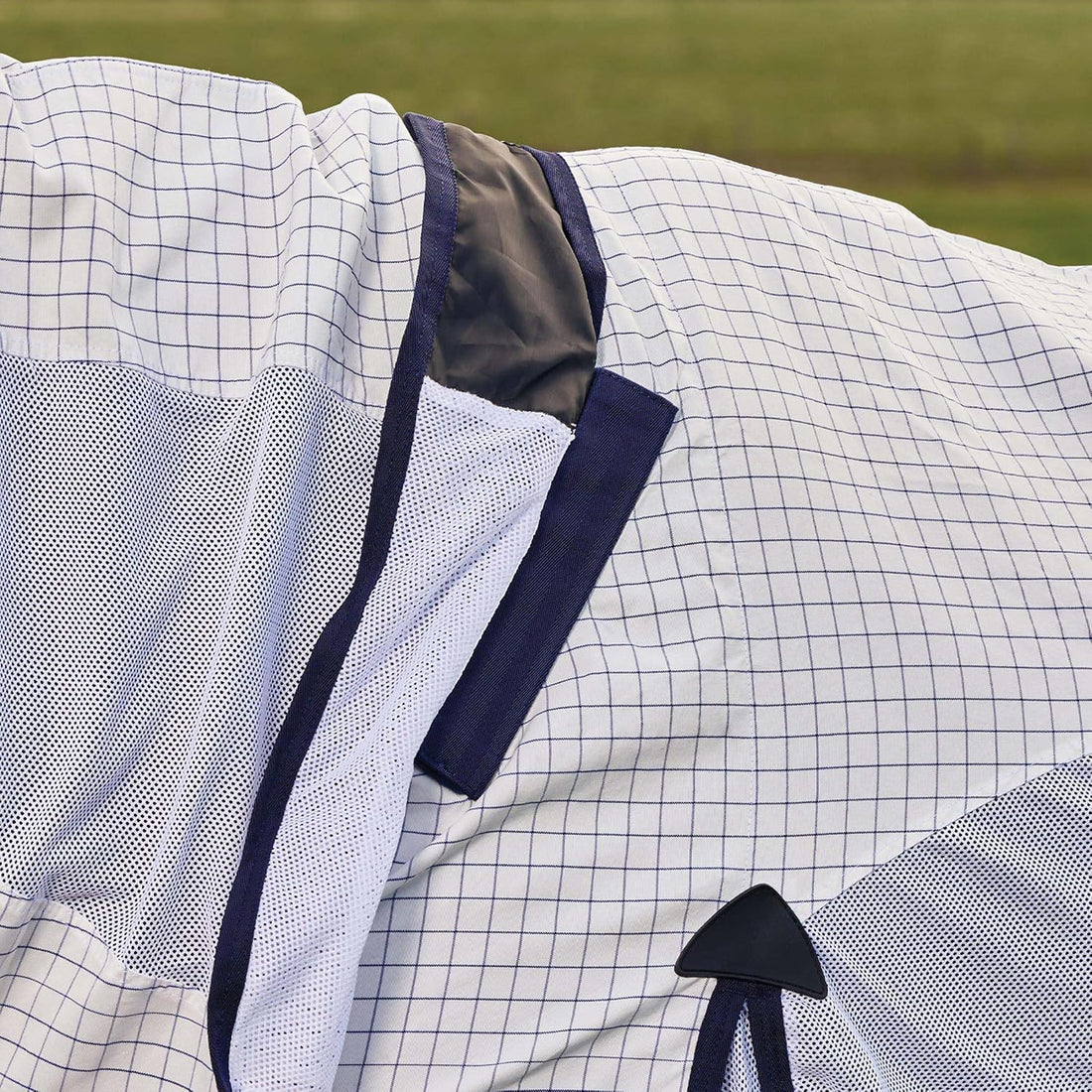 WeatherBeeta Airstream Detach-A-Neck, White/Navy, 81"