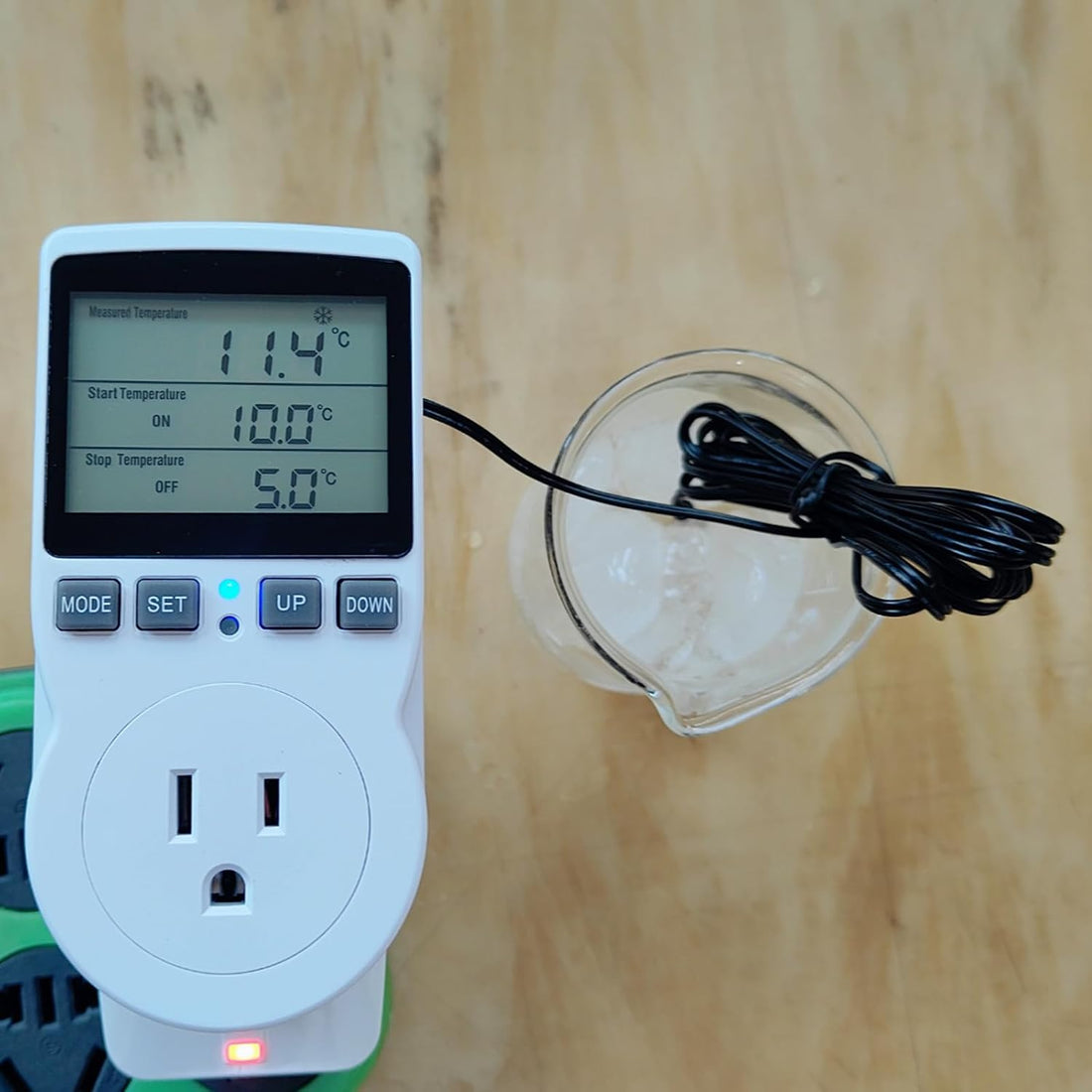 Gikfun Digital Temperature Controller for Greenhouse Incubator Home