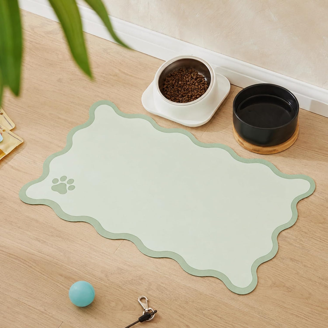 Scalloped Dog Feeding Mat, Absorbent Bowl Placemat
