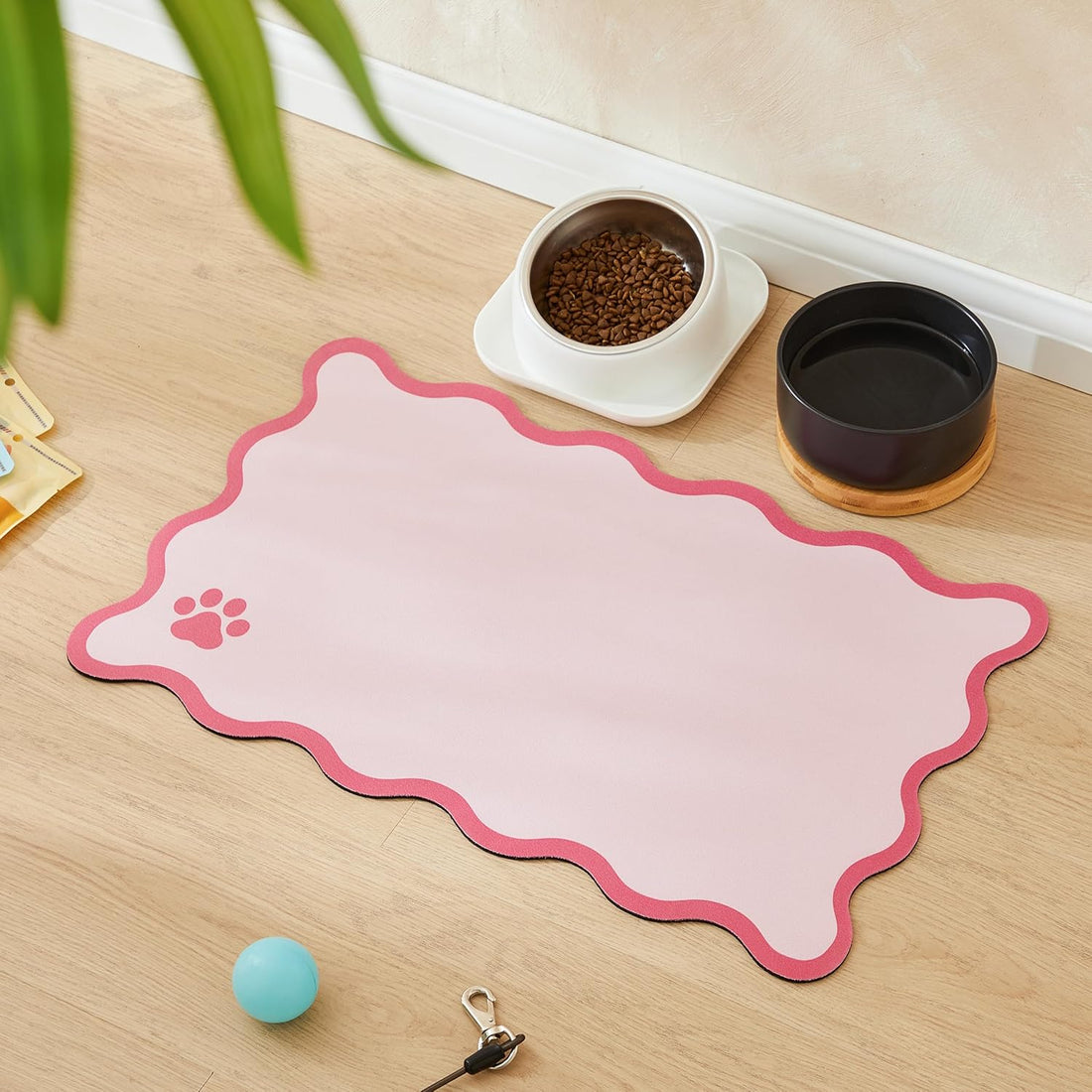 Scalloped Dog Feeding Mat, Absorbent Bowl Placemat