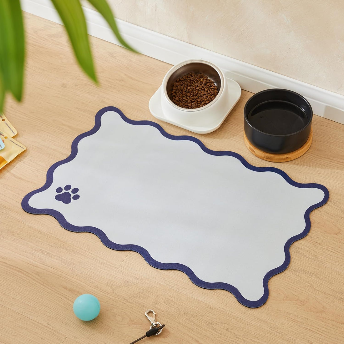 Scalloped Dog Feeding Mat, Absorbent Bowl Placemat