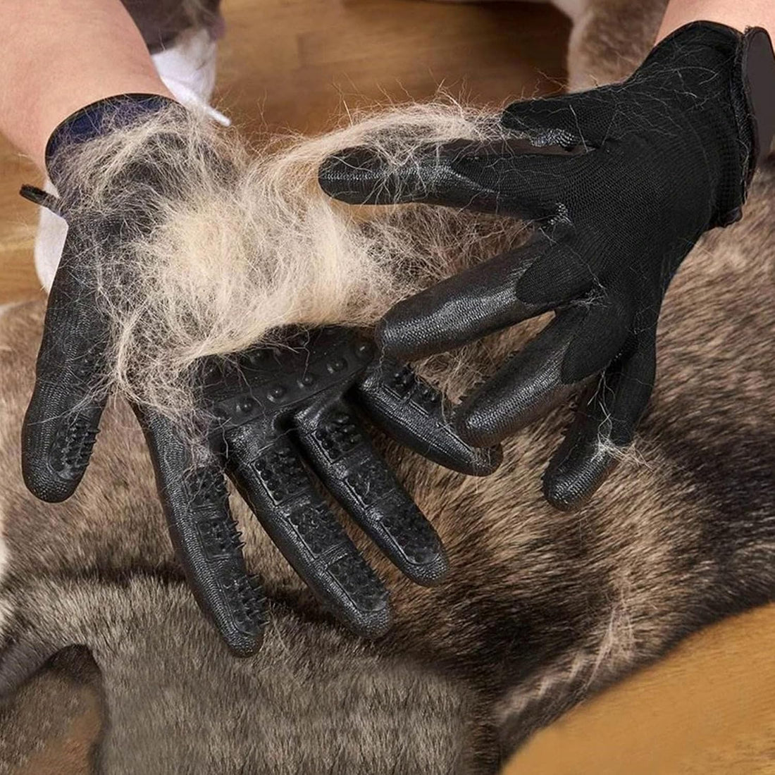 Pet Grooming Glove – Patented Rubber-Massage Shedding Bath & Hair