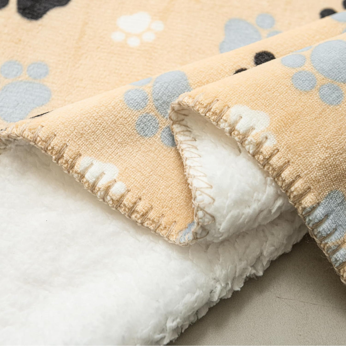 AIWEK Dog Blankets Waterproof Pet Blanket Paw Printing Super Soft