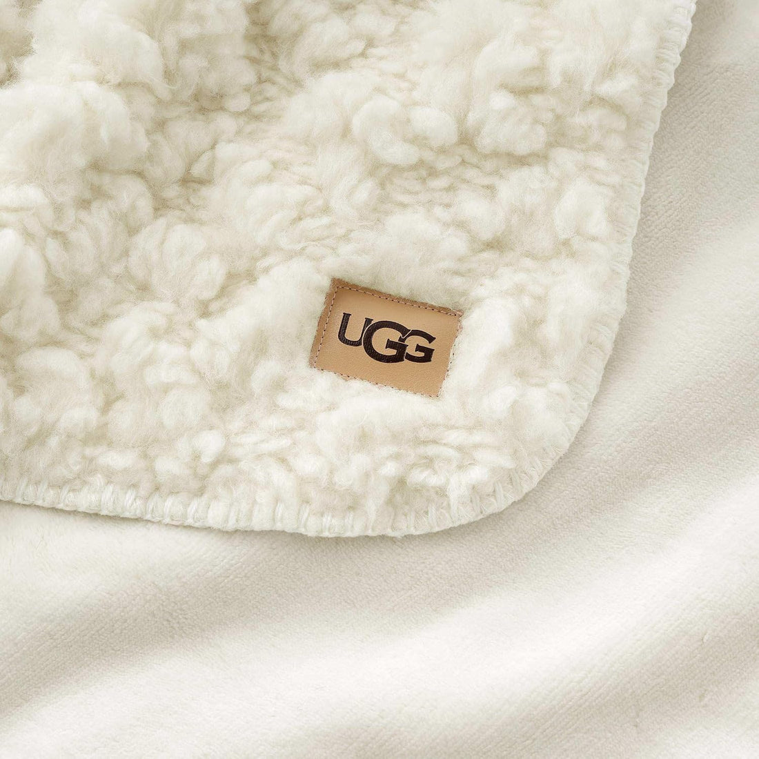 UGG Shira Pet Throw, Reversible, 50" x 40", White (Snow)